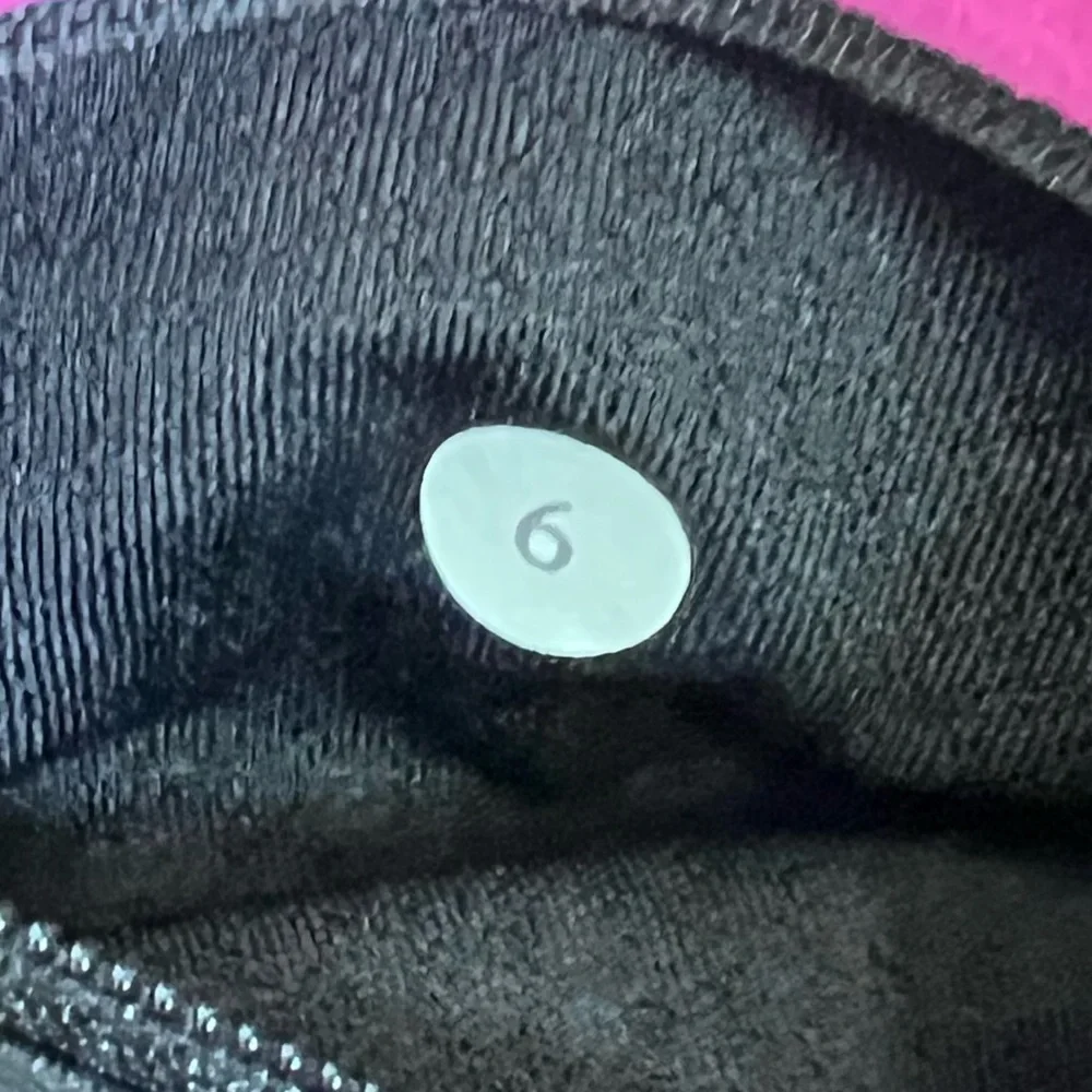 Lululemon Run: Pace Tight
Pinkelicious / Black / Parfait Pink - Size 6 - Picture 13 of 15